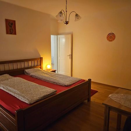 Laxmi Happy Home In Historical Прага Екстериор снимка