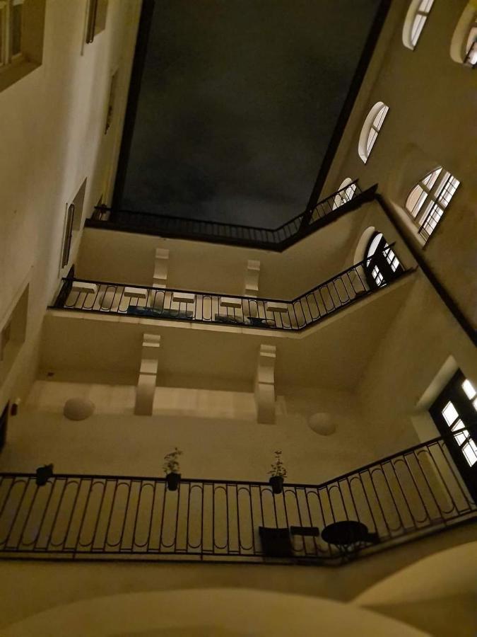 Laxmi Happy Home In Historical Прага Екстериор снимка